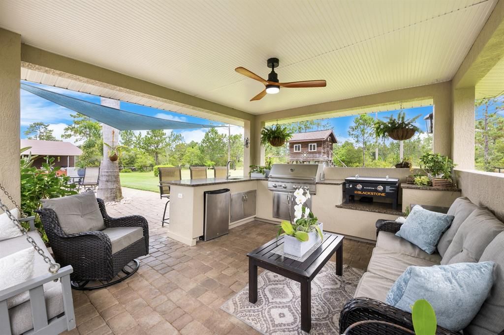 Exterior, Living room, Outdoor Kitchen