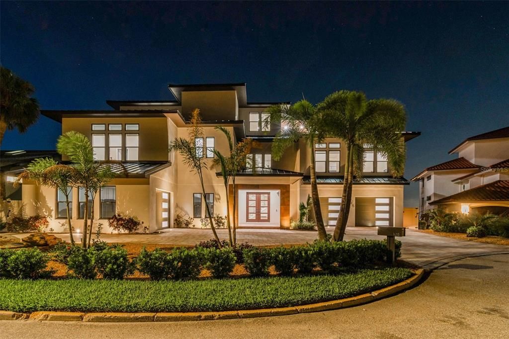 Attached, Exterior, Facade, Modern