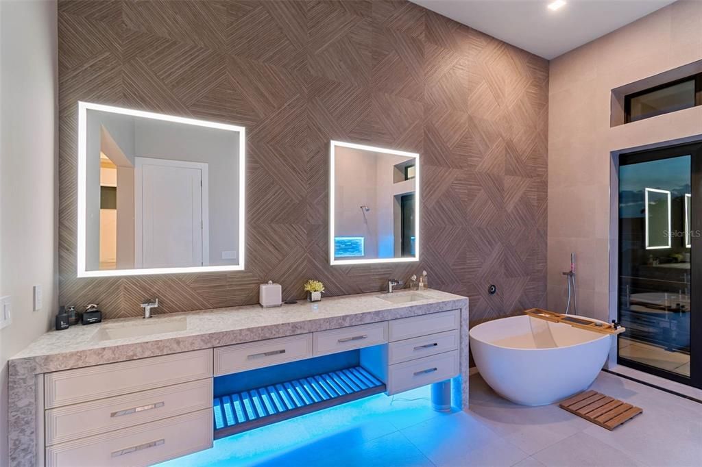 Bathroom, Dual Sink Vanities, Free Standing Baths, Interior, Recessed Lighting