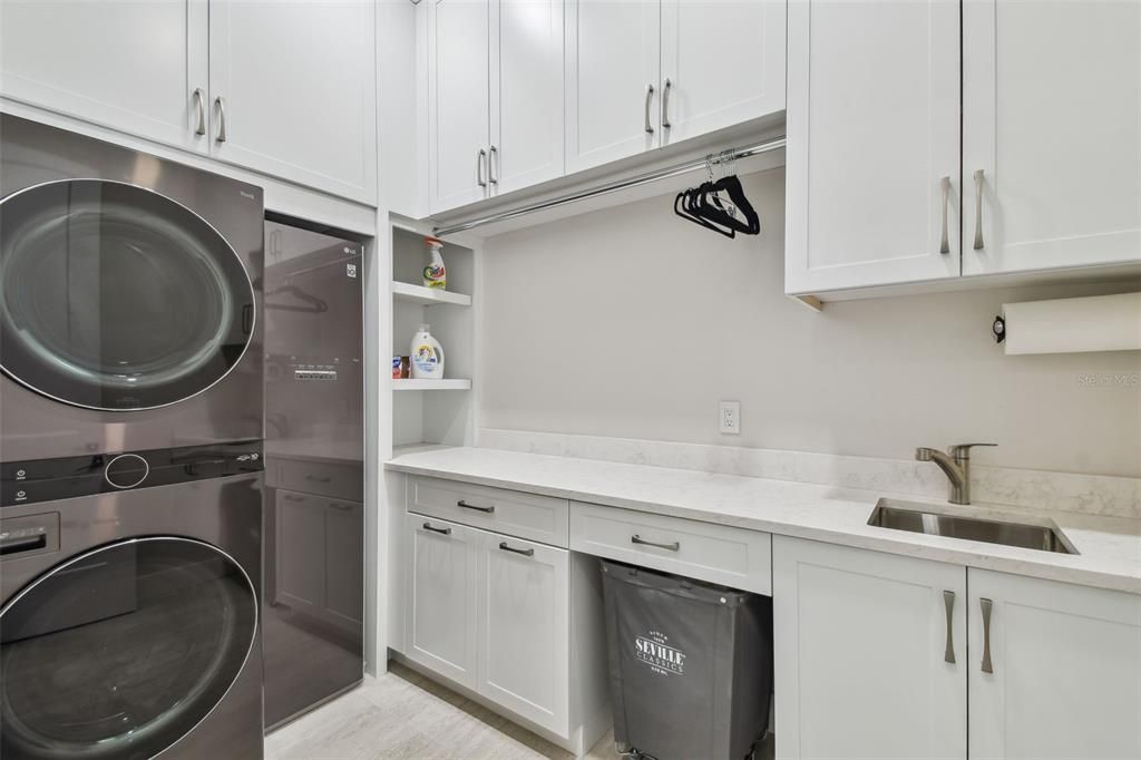 Interior, Washer, Wood Texture Flooring