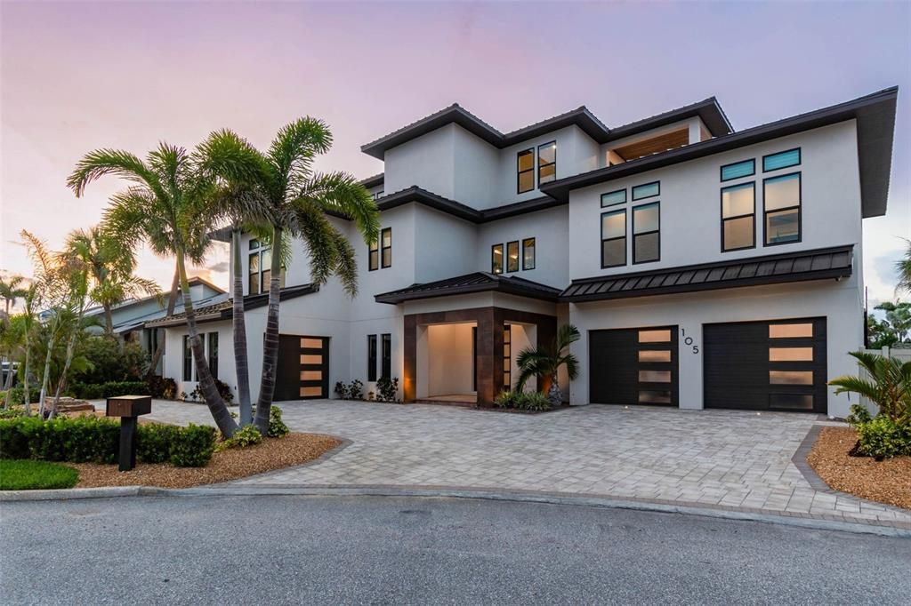 Attached, Exterior, Facade, Modern