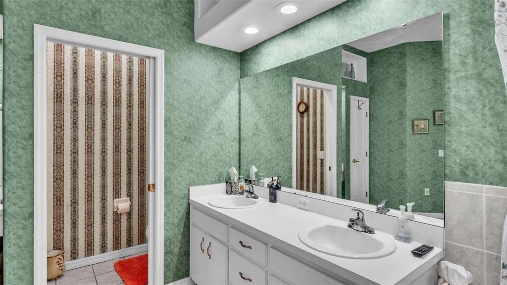 Bathroom, Dual Sink Vanities, Interior, Recessed Lighting