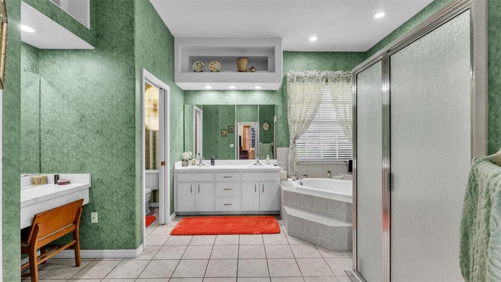 Bathroom, Dual Sink Vanities, Interior, Recessed Lighting