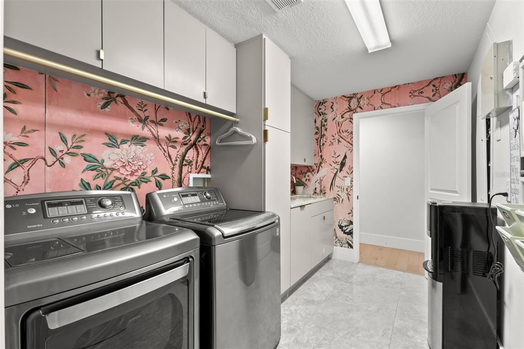 Interior, Washer, Wood Texture Flooring