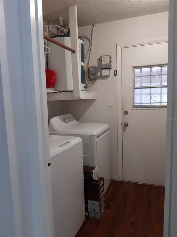 Interior, Washer, Wood Texture Flooring