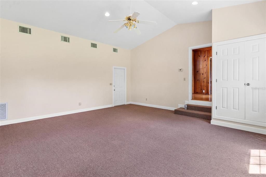 Empty room, Interior, Recessed Lighting