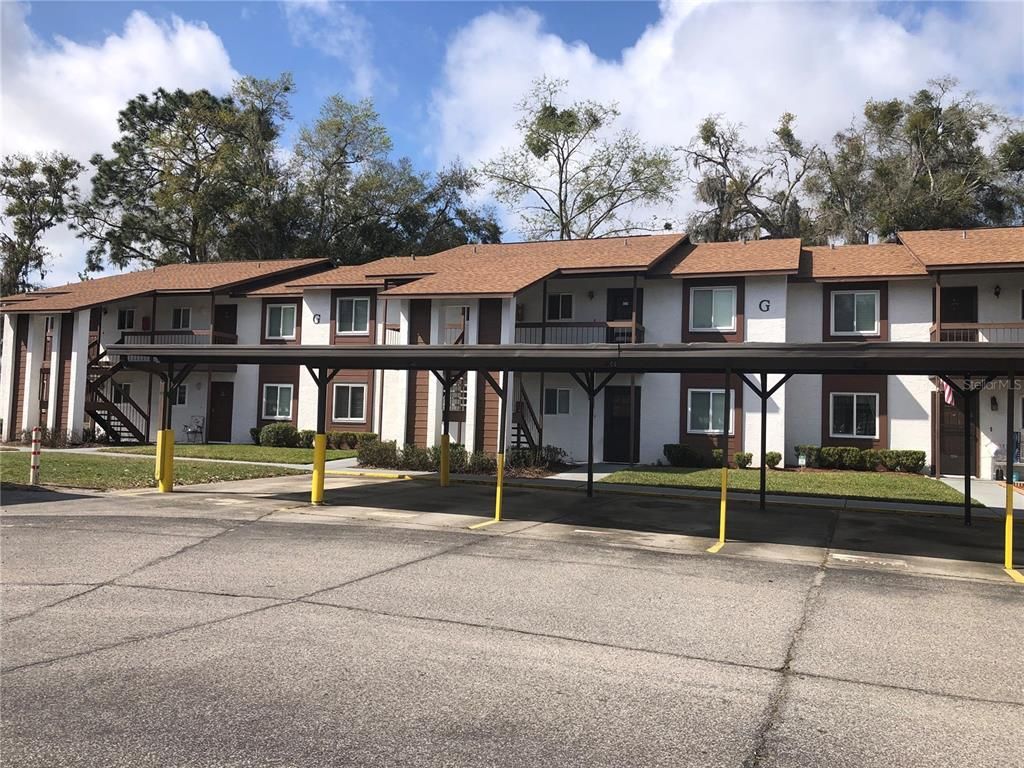 Exterior, Facade, Ranch