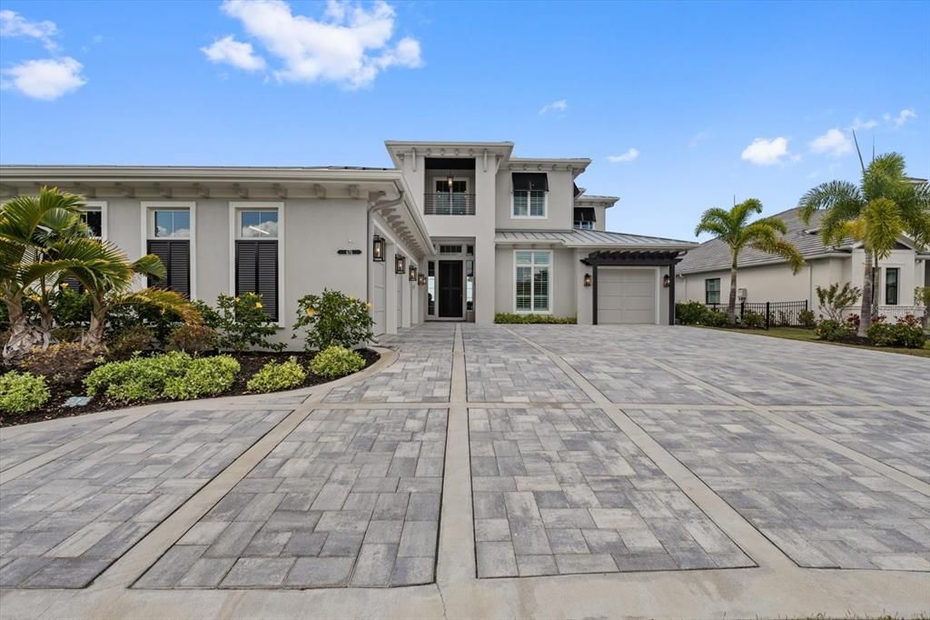 Attached, Exterior, Facade, Mediterranean