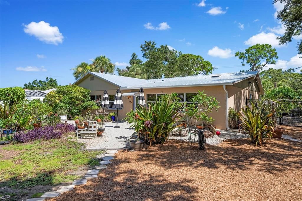 Backyard, Exterior