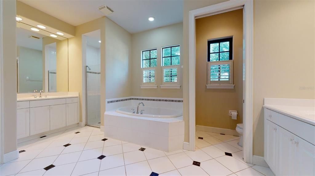 Bathroom, Dual Sink Vanities, Interior, Recessed Lighting