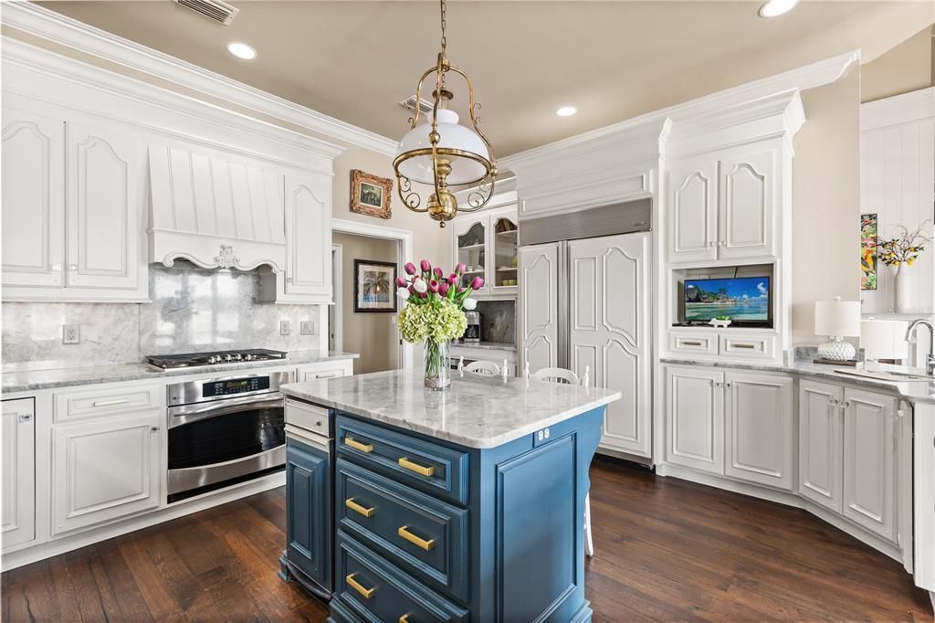 Chandelier, Interior, Kitchen, Pendant Lights, Recessed Lighting, Stainless Steel Appliances, Wood Texture Flooring