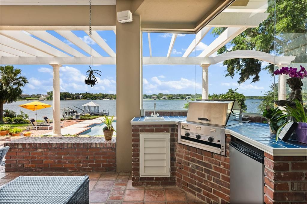 Exterior, Outdoor Kitchen, Water