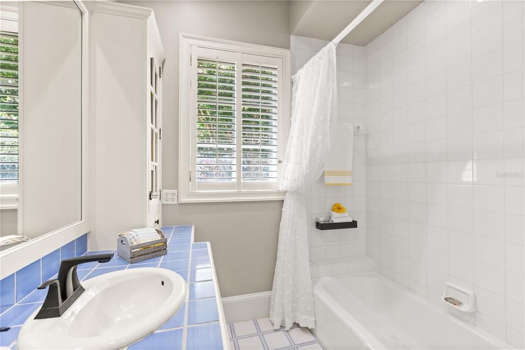 Bathroom, Interior, Tile Countertops