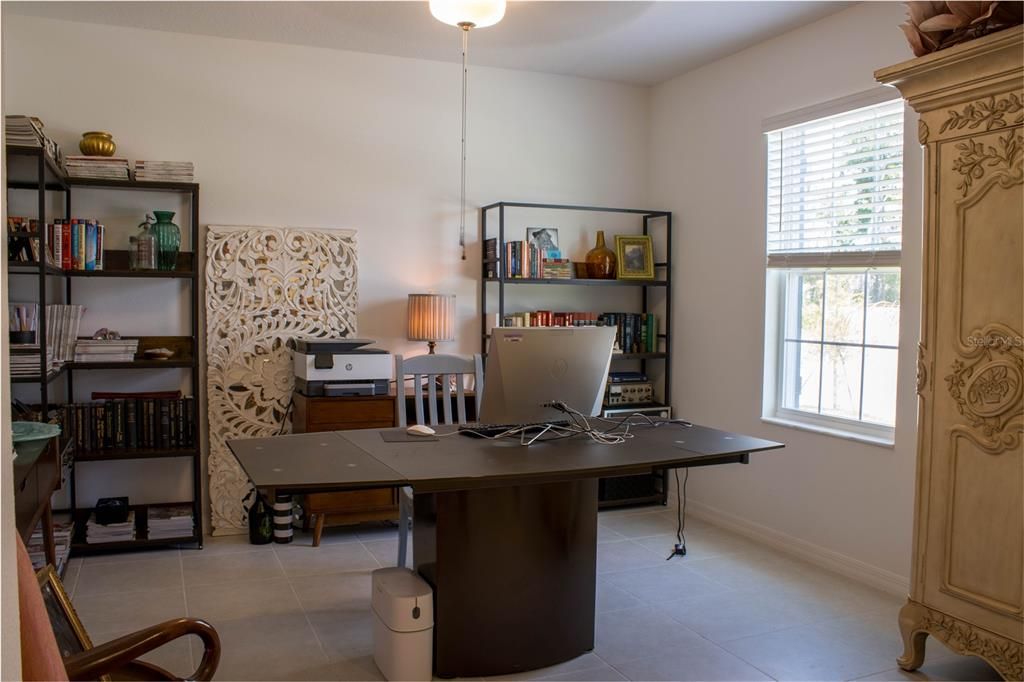 Home Office, Interior