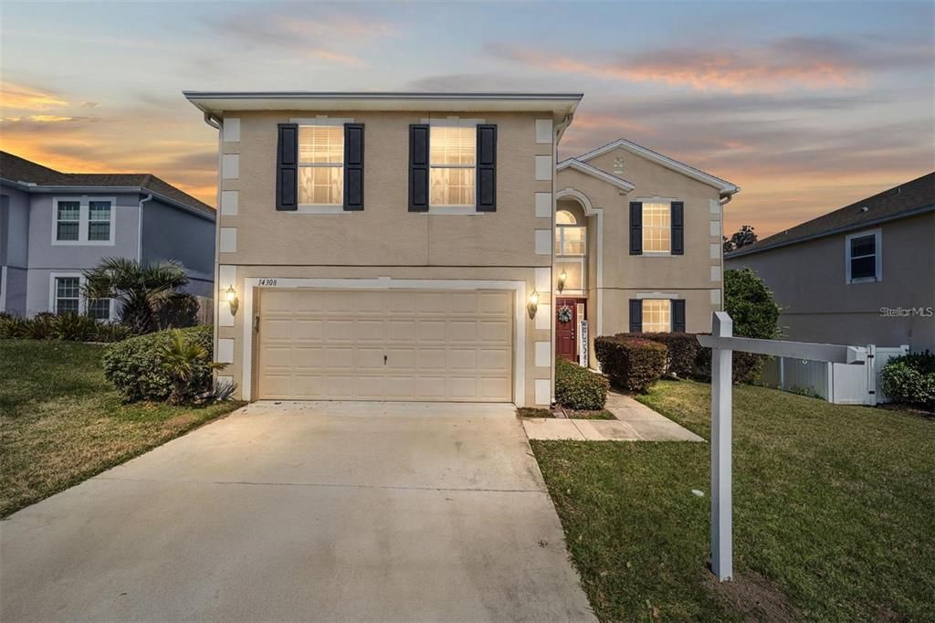 Attached, Exterior, Facade, Mediterranean