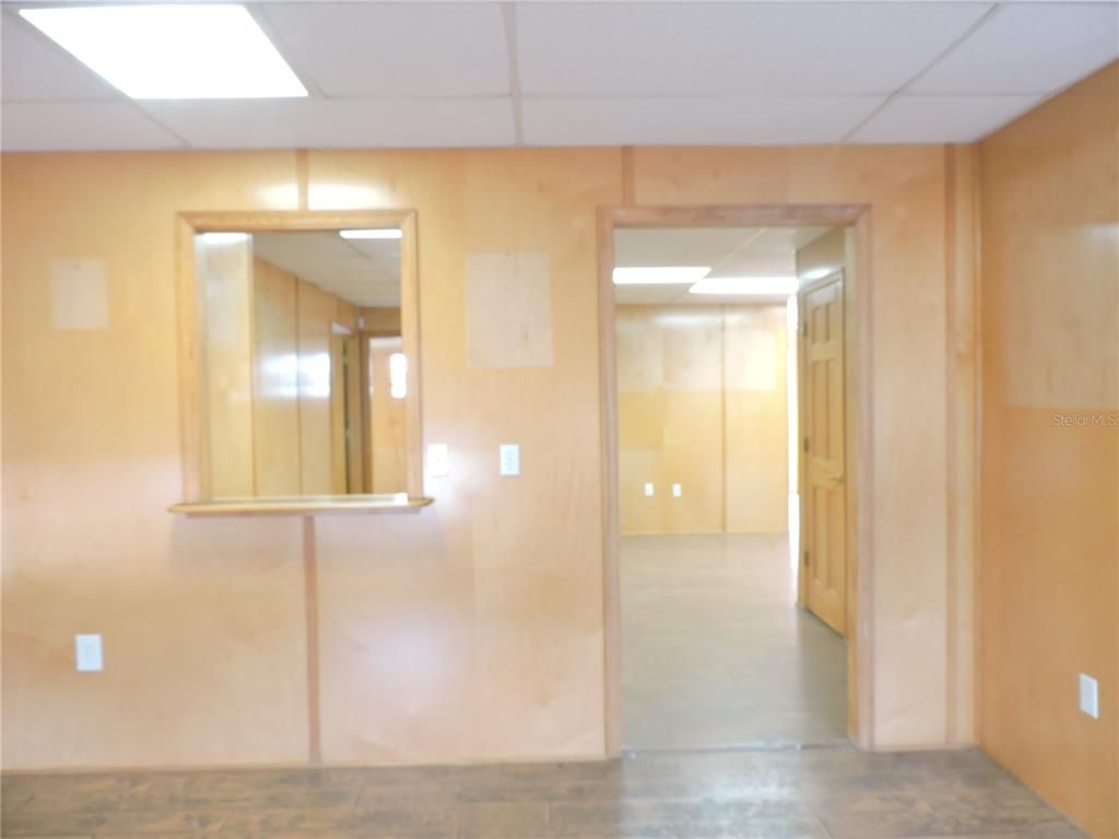 Empty room, Interior