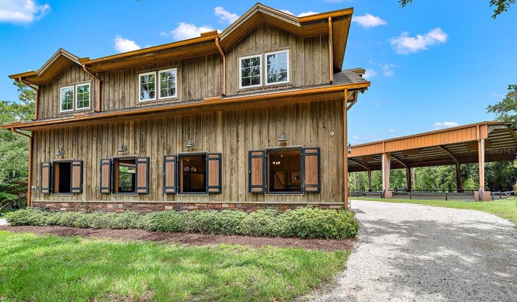 Exterior, Facade, Log Home