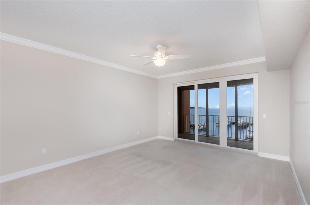 Empty room, Interior, Water