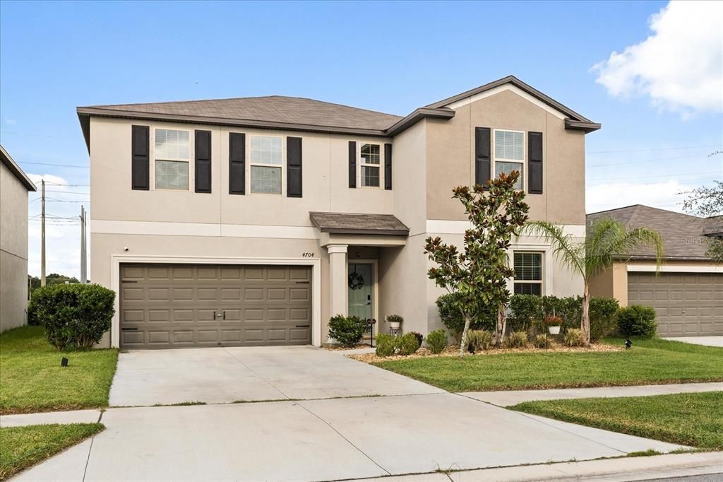 Attached, Exterior, Facade, Mediterranean