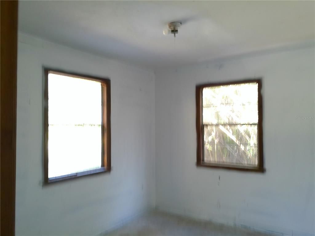 Empty room, Interior