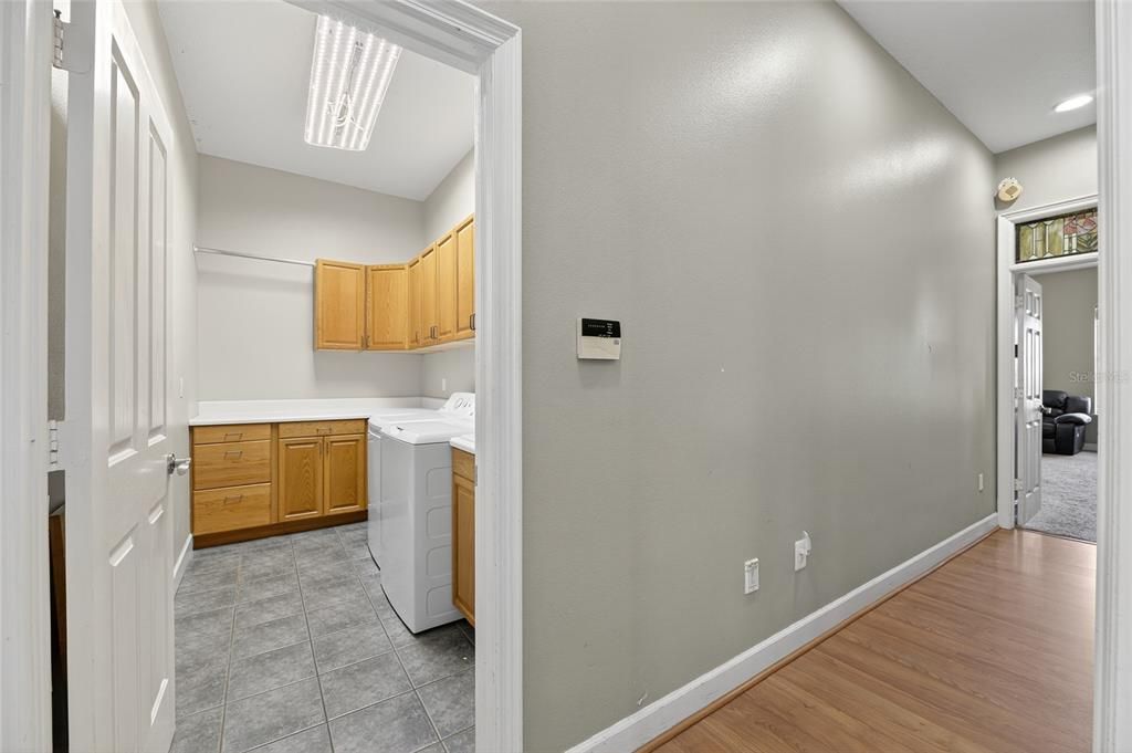 Interior, Recessed Lighting, Washer, Wood Texture Flooring