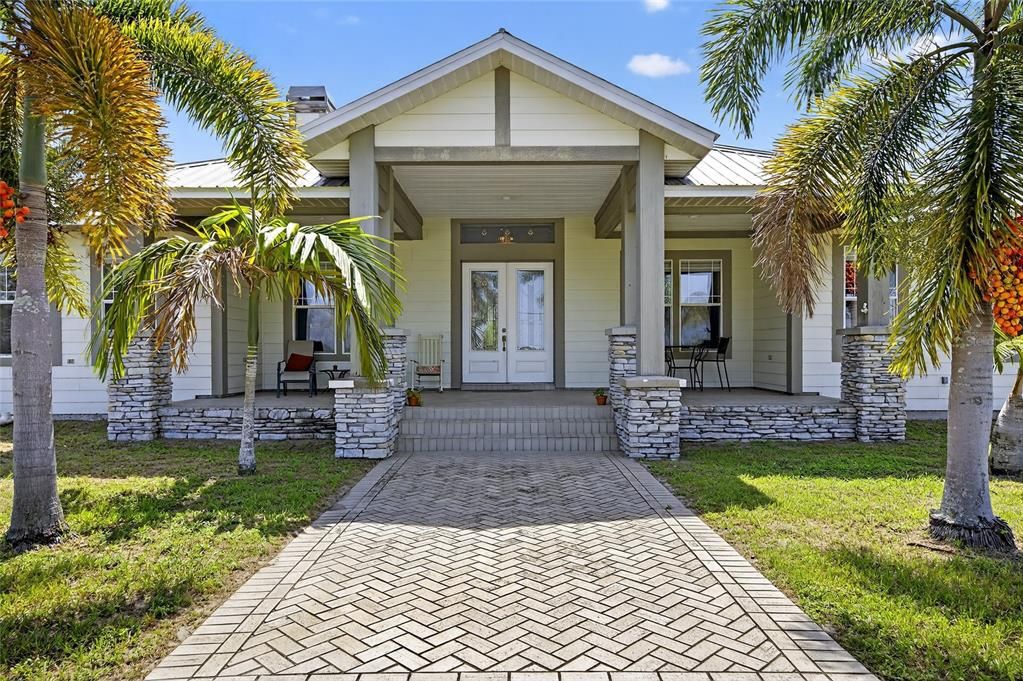 Exterior, Facade, American Craftsman