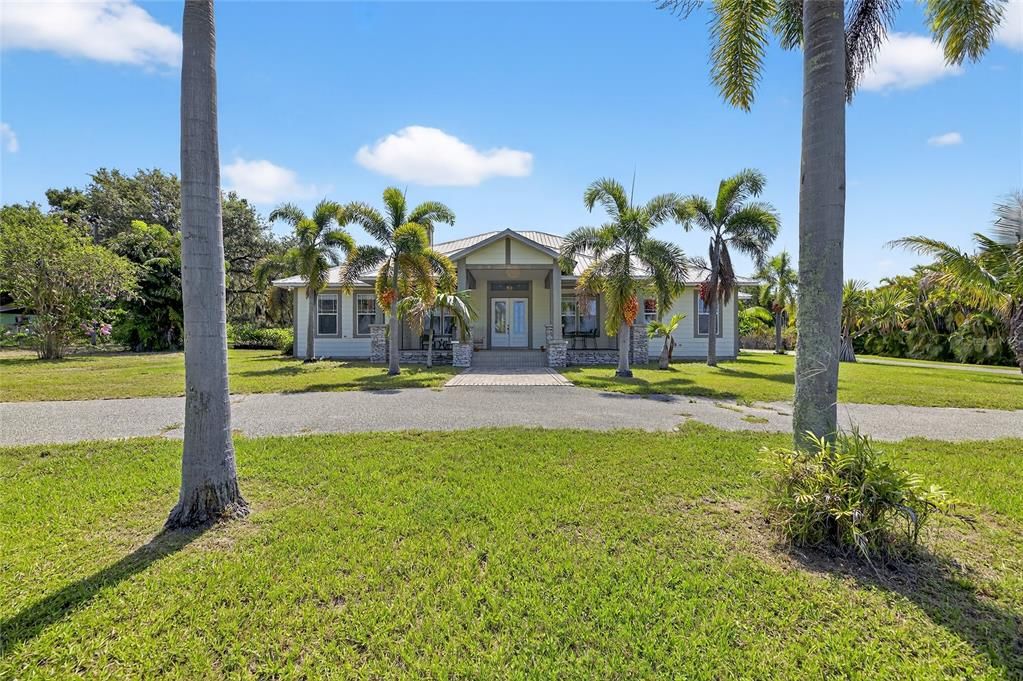 Backyard, Exterior, Facade, Ranch