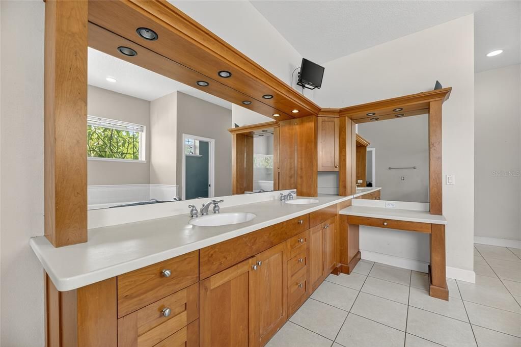 Bathroom, Dual Sink Vanities, Interior, Recessed Lighting