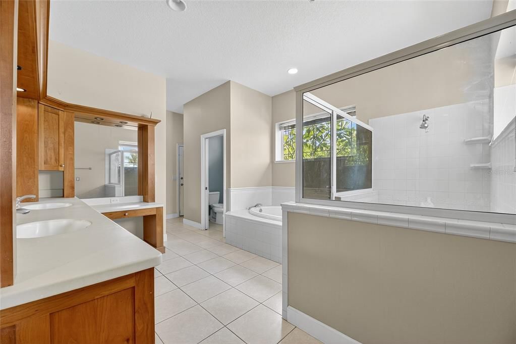 Bathroom, Dual Sink Vanities, Interior, Recessed Lighting