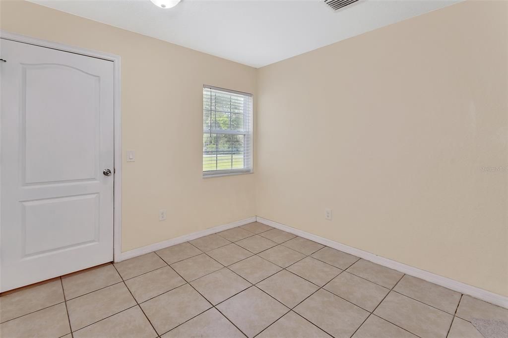 Empty room, Interior