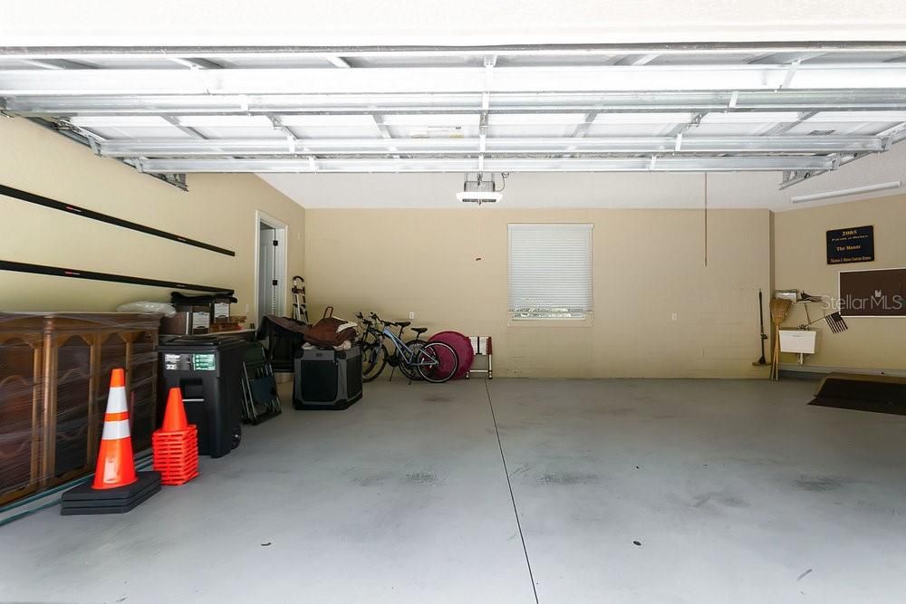 Garage, Interior