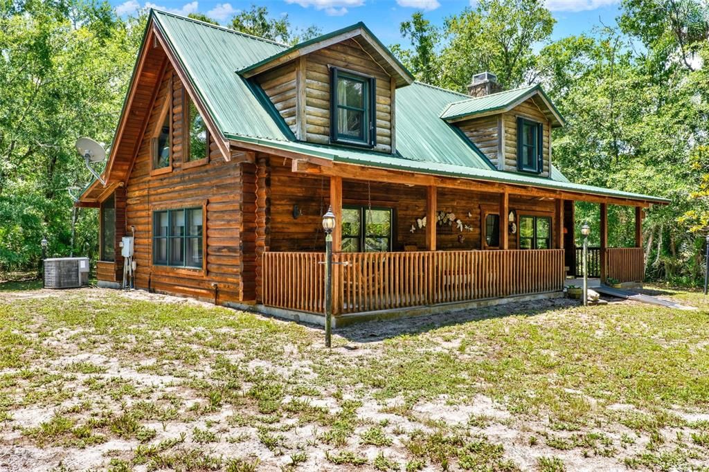 Exterior, Facade, Log Home