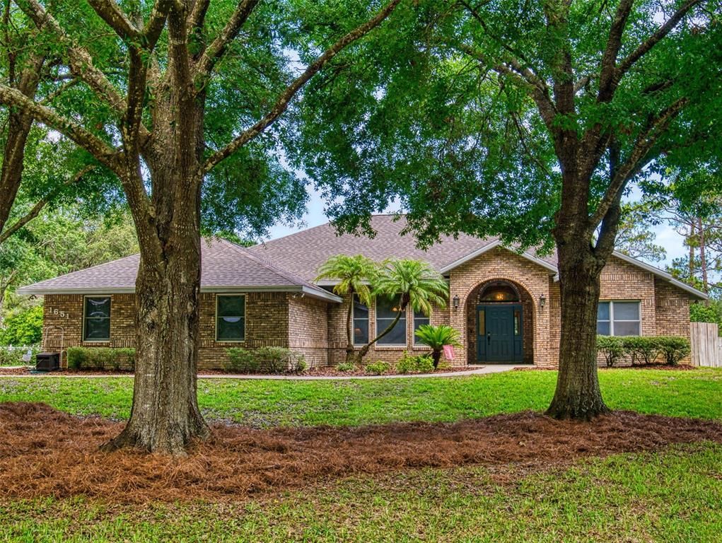 Exterior, Facade, Brick Facade, Ranch