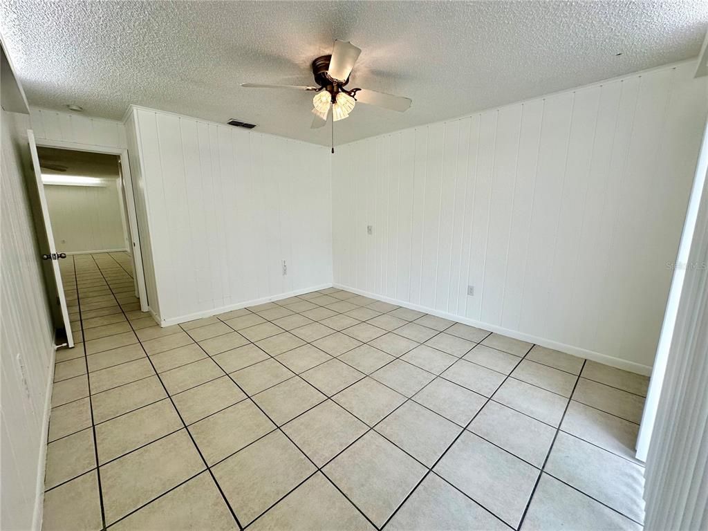 Empty room, Interior