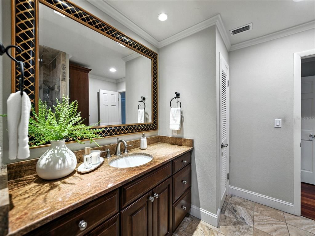 Bathroom, Dual Sink Vanities, Interior, Recessed Lighting