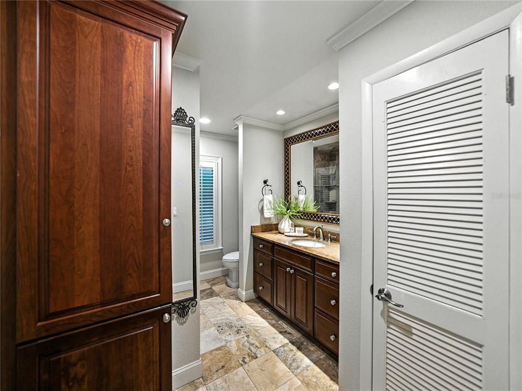 Bathroom, Dual Sink Vanities, Interior, Recessed Lighting