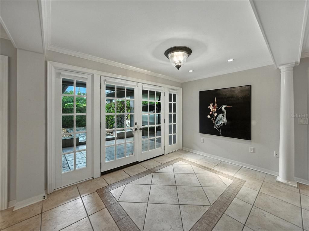 Empty room, Interior, Recessed Lighting