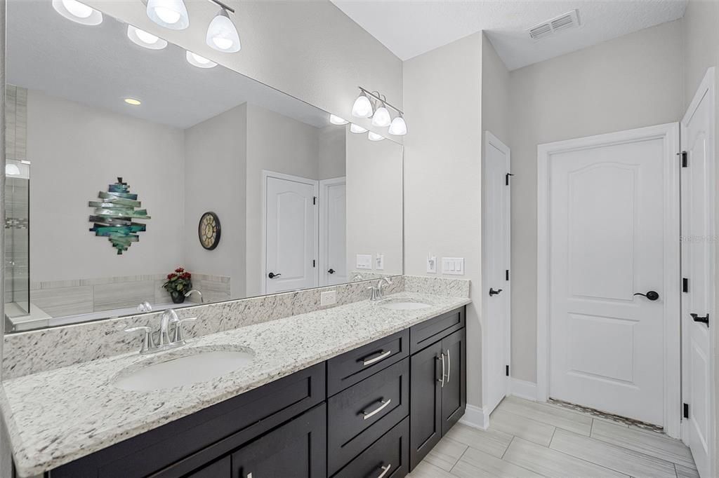 Bathroom, Dual Sink Vanities, Interior, Recessed Lighting