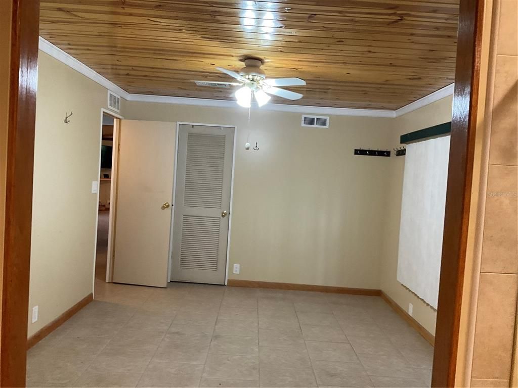 Empty room, Interior, Wooden Ceilings