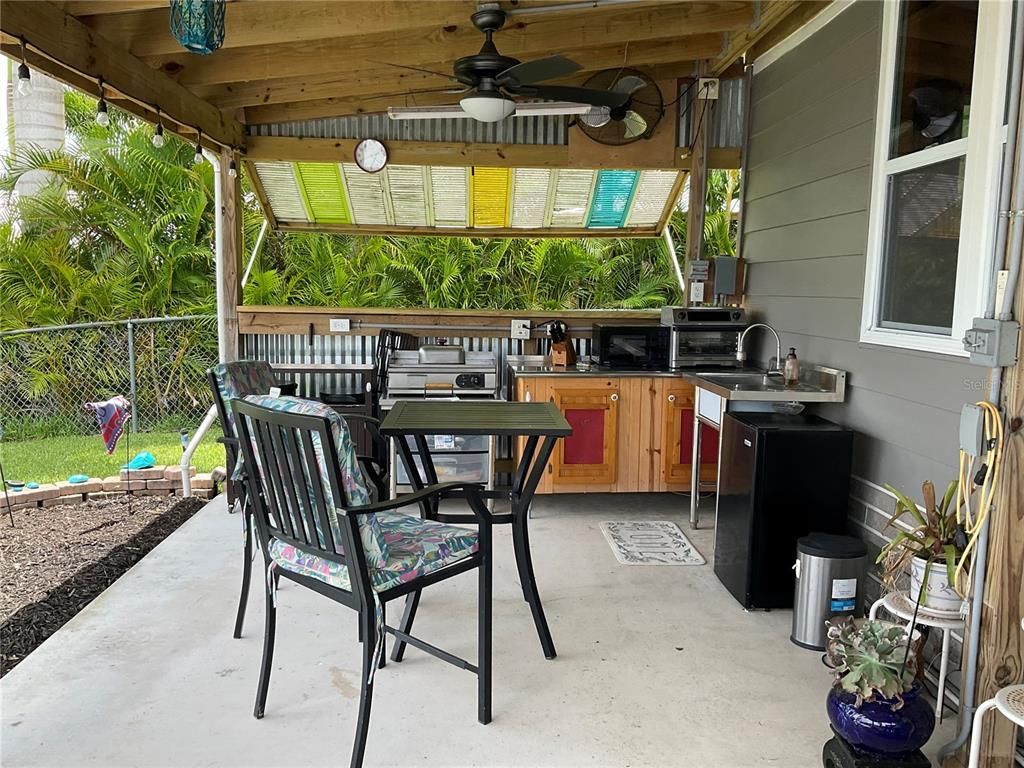 Exterior, Outdoor Kitchen