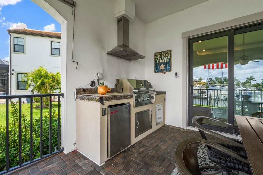 Exterior, Outdoor Kitchen