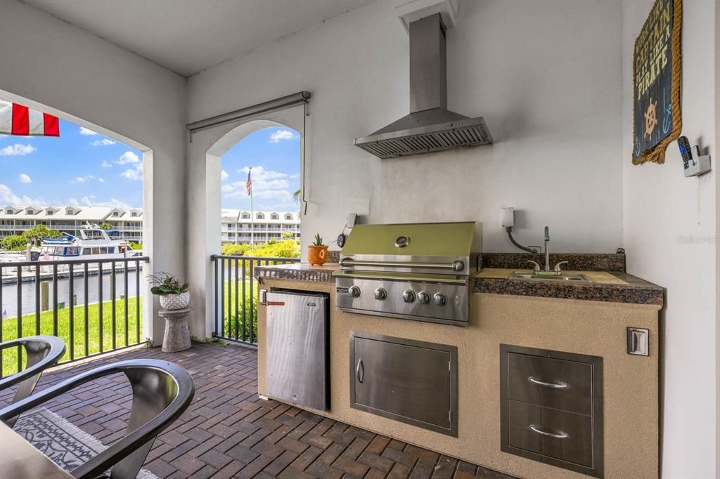 Exterior, Outdoor Kitchen, Water