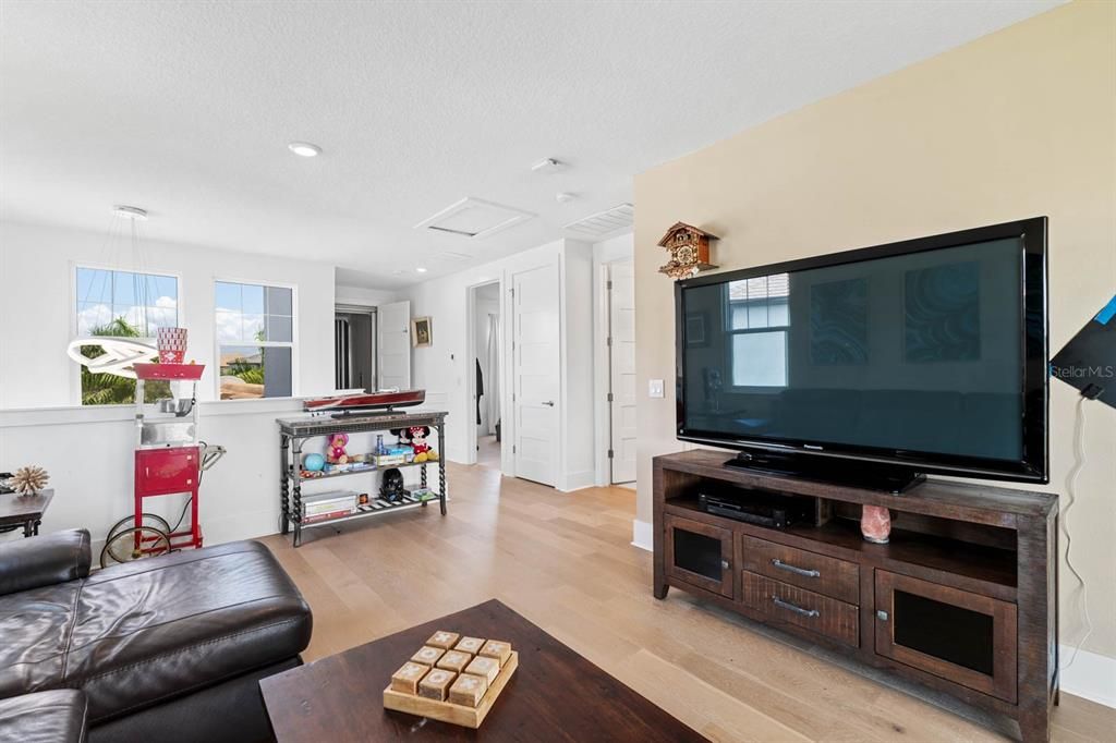 Interior, Pendant Lights, Recessed Lighting, Wood Texture Flooring