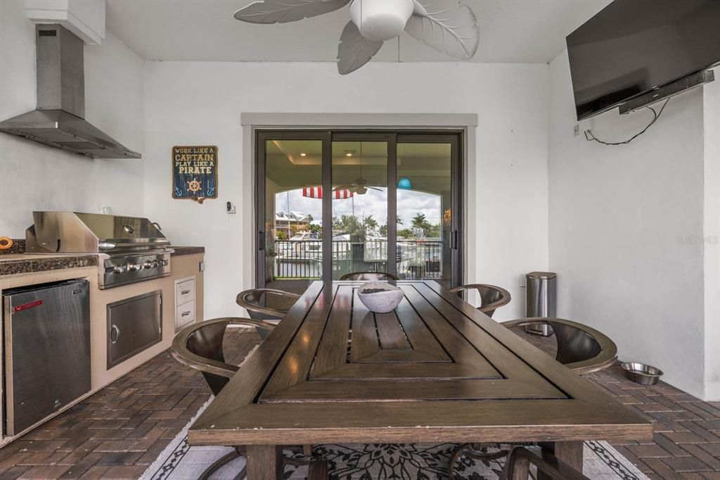 Exterior, Outdoor Kitchen