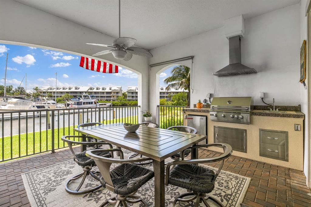 Exterior, Outdoor Kitchen