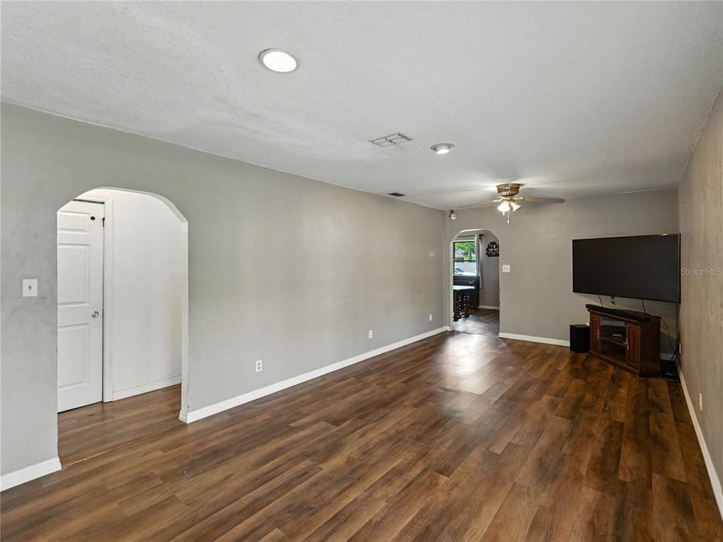 Empty room, Interior, Recessed Lighting, Wood Texture Flooring