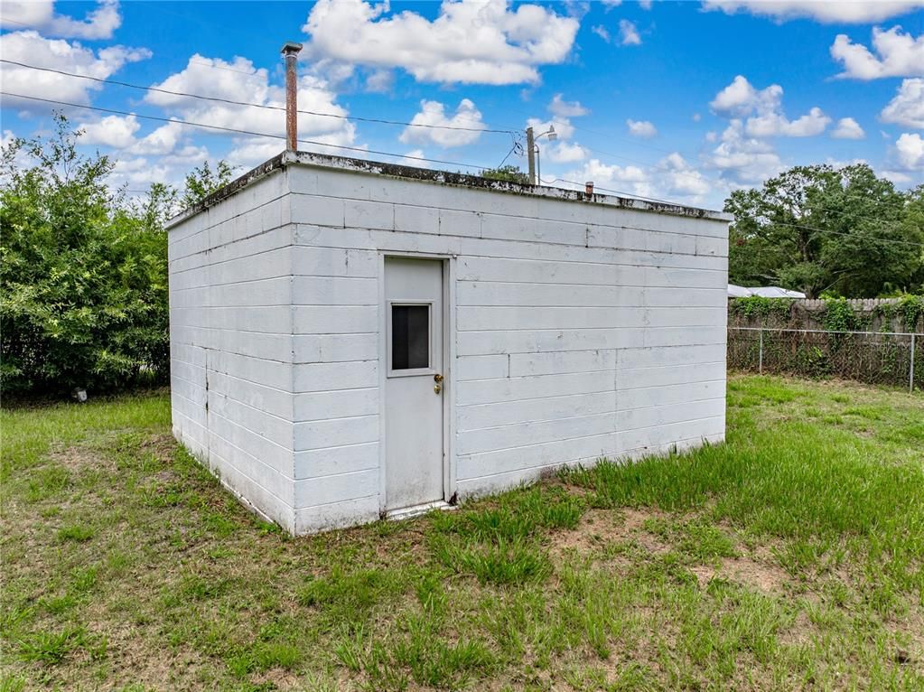 Backyard, Exterior