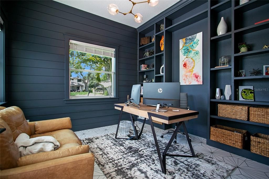 Home Office, Interior