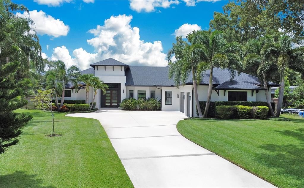 Backyard, Exterior, Facade, Ranch