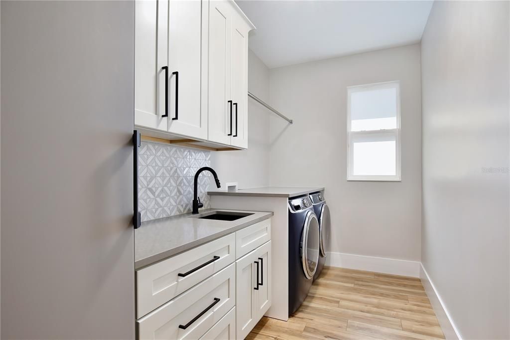 Interior, Washer, Wood Texture Flooring